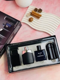 طقم عطور رجالي • ٤ قطع • ثبات ٤٨ ساعة