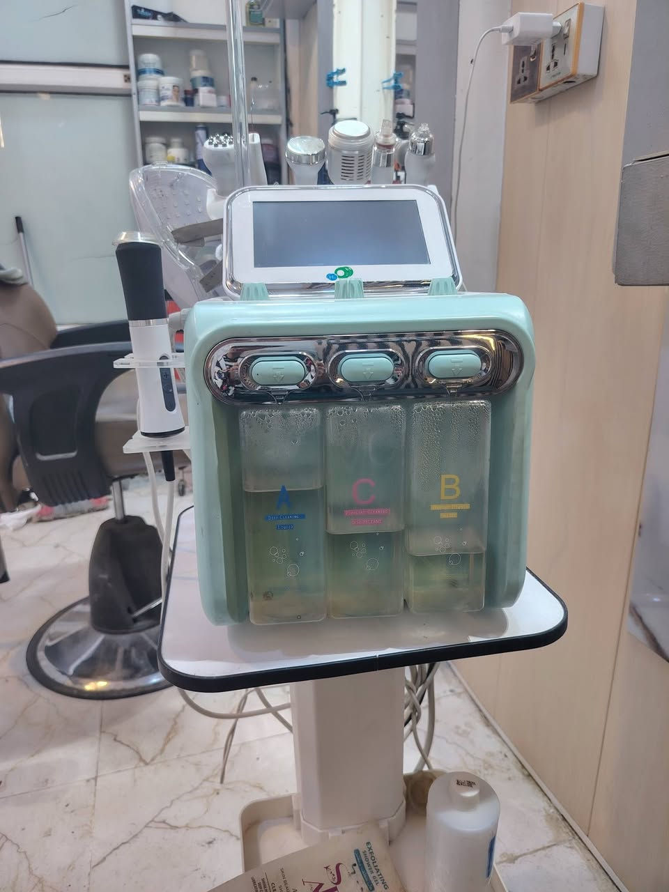 هيدروفيشل مستعمل شهر واحد فقط ٩ هاند اصلي
سعرا ٣٥٠ وبي مجال قليل مكاني دوانيه عفك 
***********
