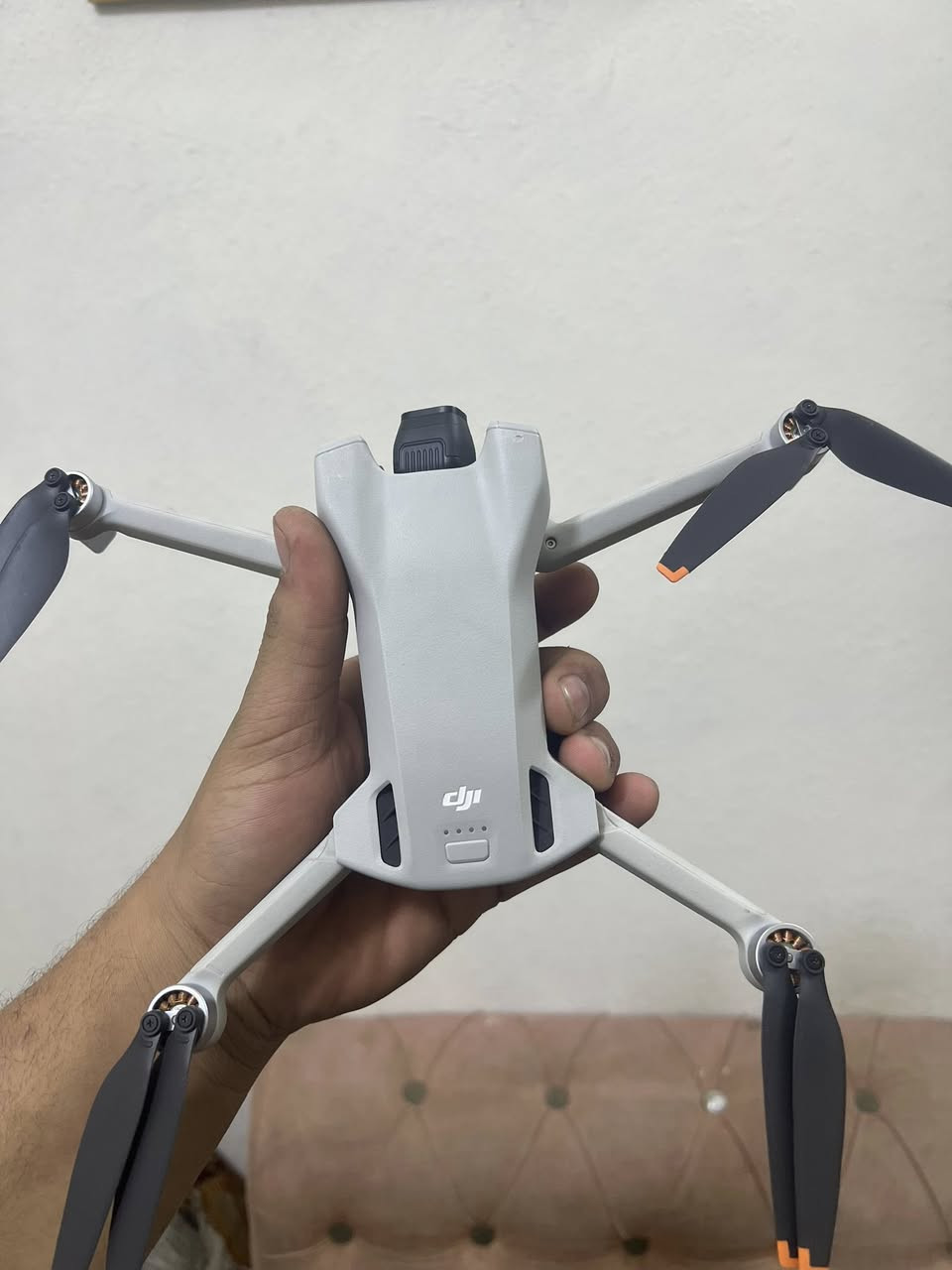 السلام عليكم شباب توفر درون مستعمل نضافه١٠٠/١٠٠ طايره فقط ٥ رحلات درون جديده فىة المني ٣ 
درون نضيفه ستخدام شخصي مني ثري سمارت بلاص بطاريات بلاص جوستك سمارت الدرون نضيفه فول
تجي تفحص تقتنع تاخذها توصيل داخل بغداد فقط العنوان بغداد مدينة الصدر الاورفلي او الشماعيه 
للبيع او مراوس 
***********
