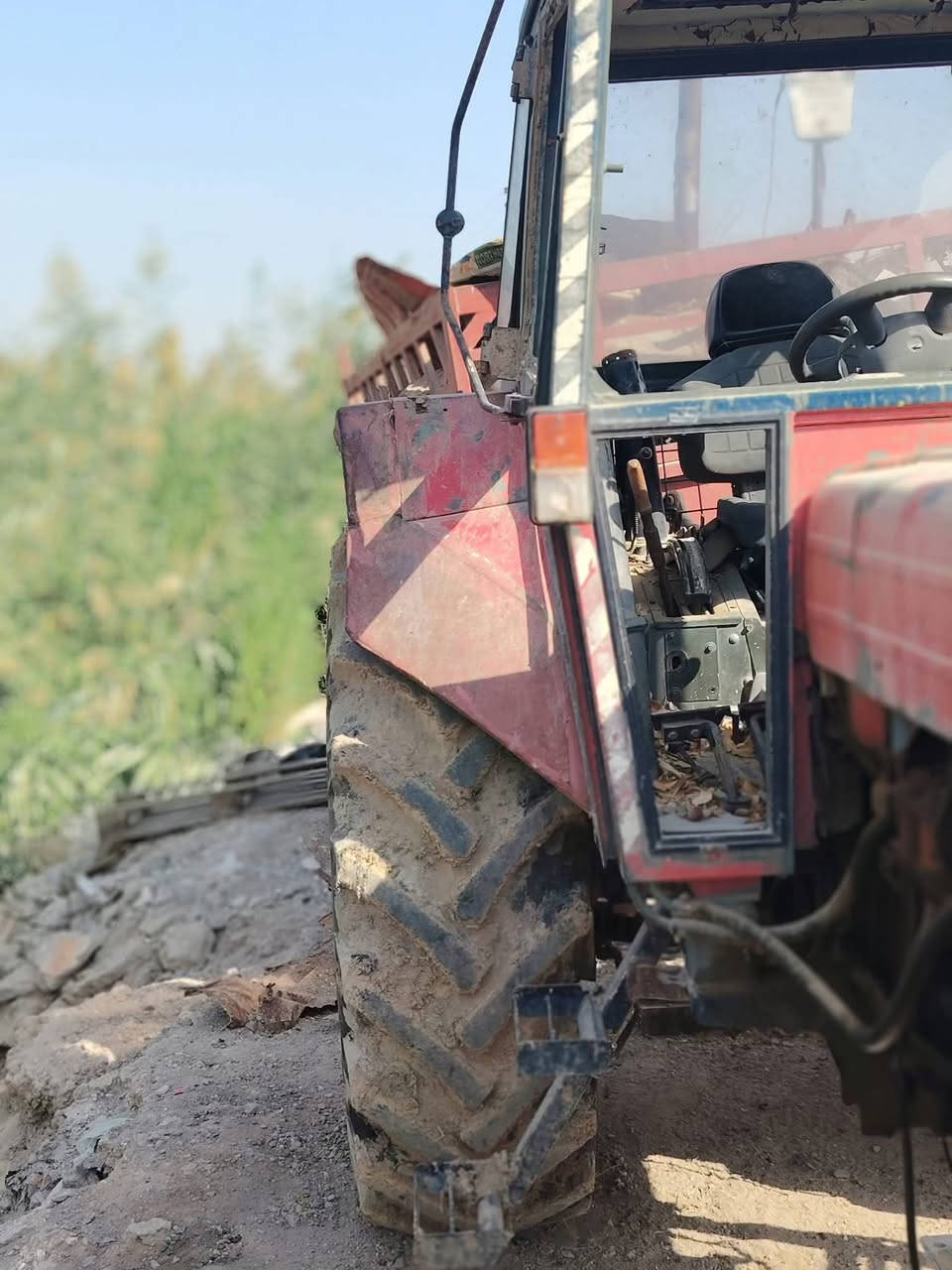 دكترر فورد موديل 2005
للبيع غراض كامله 
محرك شغال مابي شي 
الاستفسار الاتصال : ***********
