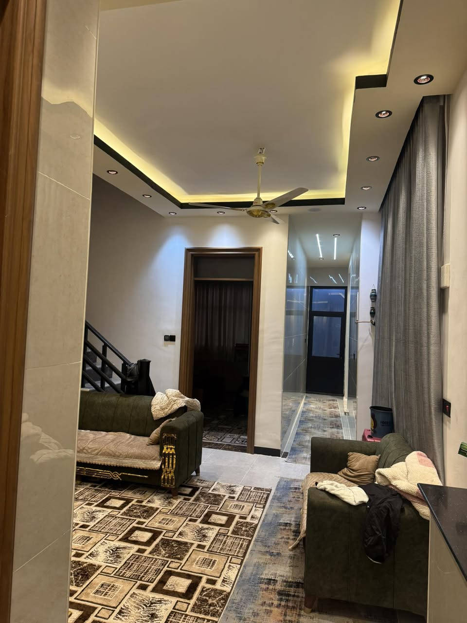 للبيع ملك صرف زراعي سند 25 دونم مفروز بأسم شخص 
بناء حديث 2025 فول درجه اولى 
المساحه240 متر 
واجه7:50
بناء رفت طابوق 
رباط سقف 
جدار الواح بورسلين سعودي 
جبسن بورد سعودي  مع سستم صوت 
عدد الغرف 4 غرف نوم 
غرفه 1طابق مع حولي مع منور مع غرفه صحيات مع ترك خلفي مع ستقبال 7/4ارضي 
3 غرف طابق 2 مع صحيات مع حولي كبير مع سطح اول شتايكر مع فلين مع سطح ثاني شتايكر فلين
جع صحيات خارجيه  عرض الشارع 15 متر الموقع بغداد قرب جزيرة بغداد السياحيه الفحامه قرب جامع وحسينية وقاعة محمد رسول لله صلى لله عليه وال …..السعر325  # للاستفسار ***********
#
