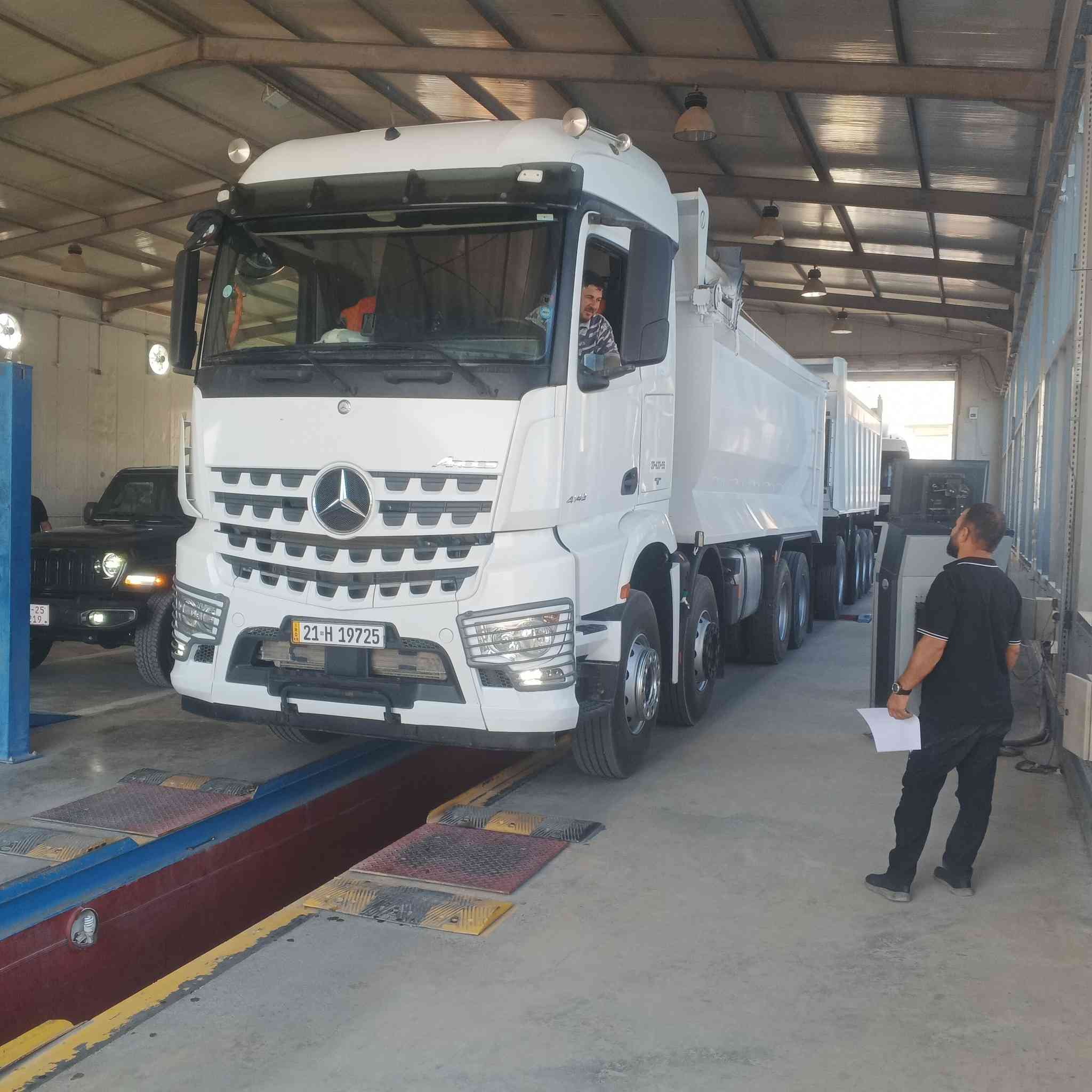 سيارة للبيع وحش موديل 2017فول مواصفات قاطرة أو مقطورة ثلاثة لوحات الحجم 48/ 41 بسمي تحويل ثاني يوم امداور *********** عربانة زيرو ثلاثة دناكير
