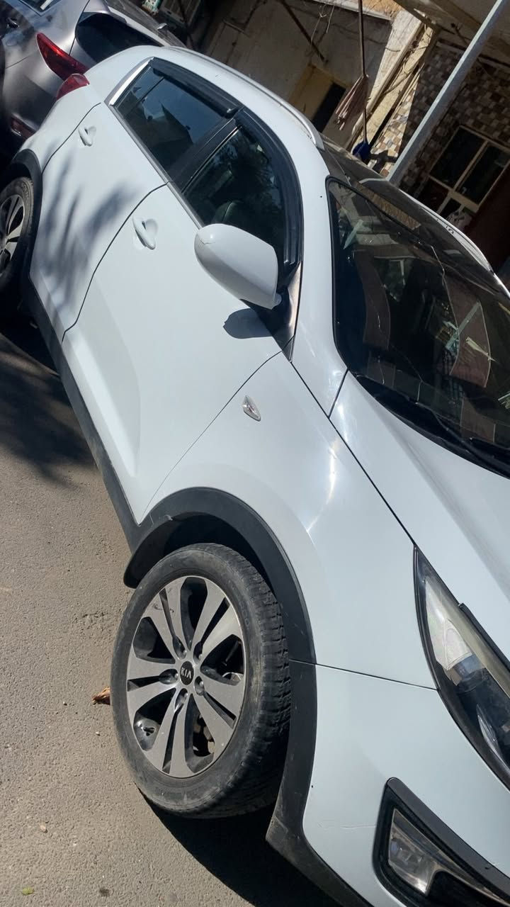 سلام عليكم كيا سبورتج ١٤ خليجي ماشية ٢٦٠  مكفولة كير مكينة تبريد صدر  عندي وكالة بيها  وناشر حادث و السونر  للمراوس وي سبورتج ٢٠ امريكي او ٢٢ واطي فرق 
الوزيرية شارع مغرب   او البيع ١٣٠ وبيها مجال بسيط 
***********
