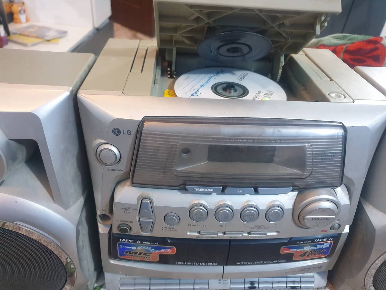 مسجل ال جي يحتوي نظيف جداً 
دبل كاسيت ويشغل فرص اوديو مع راديو 
متروك لفترة طويلة يحتاج فتح وتنظيف واعادة تشغيلة .. سعرة 75 الف وبيه مجال

عنواني بغداد / الحرية


**إذا كنت صاحب هذا الإعلان وتريد حذفه لأي سبب، رجاءا أرسل رسالة إلى الدعم الفني**