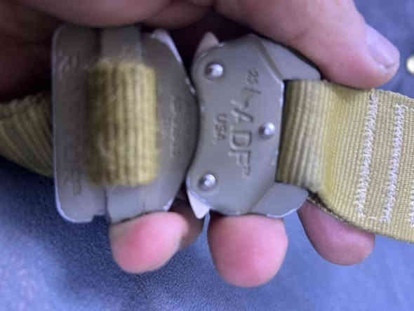 اوكلي امريكي اصلي Special Operations Equipment (SOE يلبس وزن من 90 وفوك مدينة الصدر اعتذر عن التوصيل ***********
