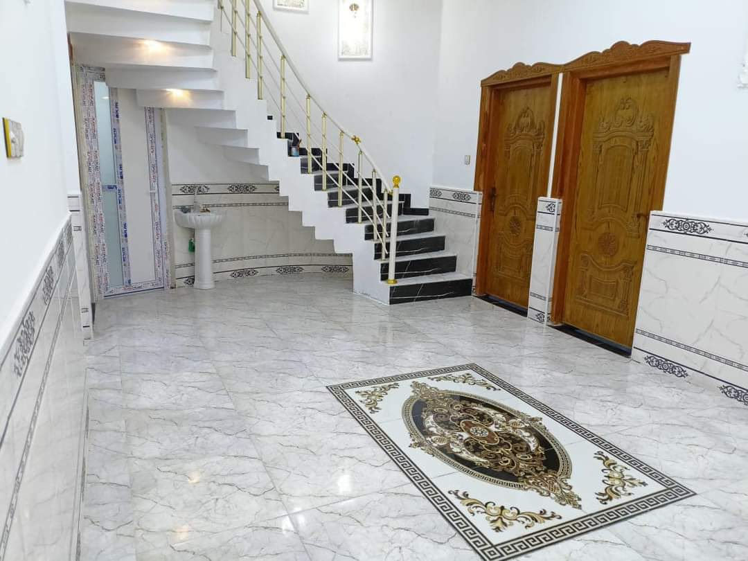 السلام عليكم بيت للبيع في ابو الخصيب حمدان مساحة 200 غرفتين وصاله كبيره ومطبخ صحيات خارجي داخلي كراج وحديقه للاستفسار ***********
