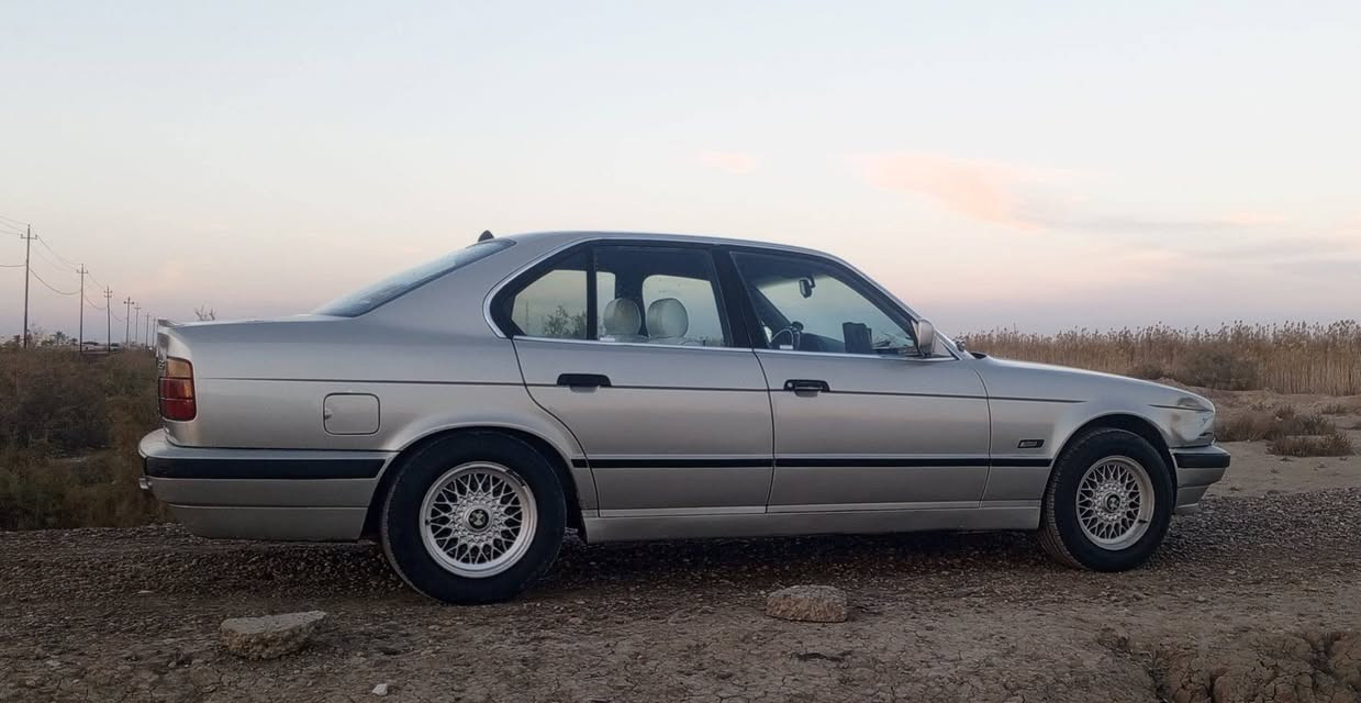 بي ام دبليو
موديل 1990 
لون رصاصي غير محدد
محرك 525 (2500kw) 
صبغ حزام للجماليه بدون معجون او ضربه
بيها طخه قدر شبر بالجاملج الأيمج موضحه بالصوره
دواخل ابيض سياره نظيفه وكاعده
تخم تاير ويل كب عنكبوت
كير ومحرك بلاد لا نقص ولا تبخير
شاشه وكامره خلفيه + كل الكهربائبات شغاله
لايت زنزن 
رقم انبار انكليزي سنويه لحد 2030
مكلف بالنشر 
السعر 68 ورقه وبيها مجال حق الجيه
مو شراي لا تعلق يرحم والديكم
تفاصيل اكثر الأتصال على الرقم 👇🏻
‏‪***********‬‏
