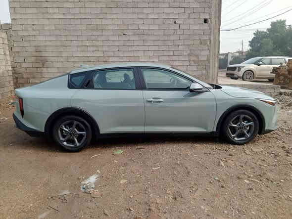 سلام عليكم K4 موديل  ax2025  الون اخضر حادثها كما اموضح بل صور امبدل بيها بنيد وجوملغ بدون شواصي داخل ابيض السياره جاهزة كاملة علا اخر حبايه   المكان بغداد رقم الهاتف ***********
