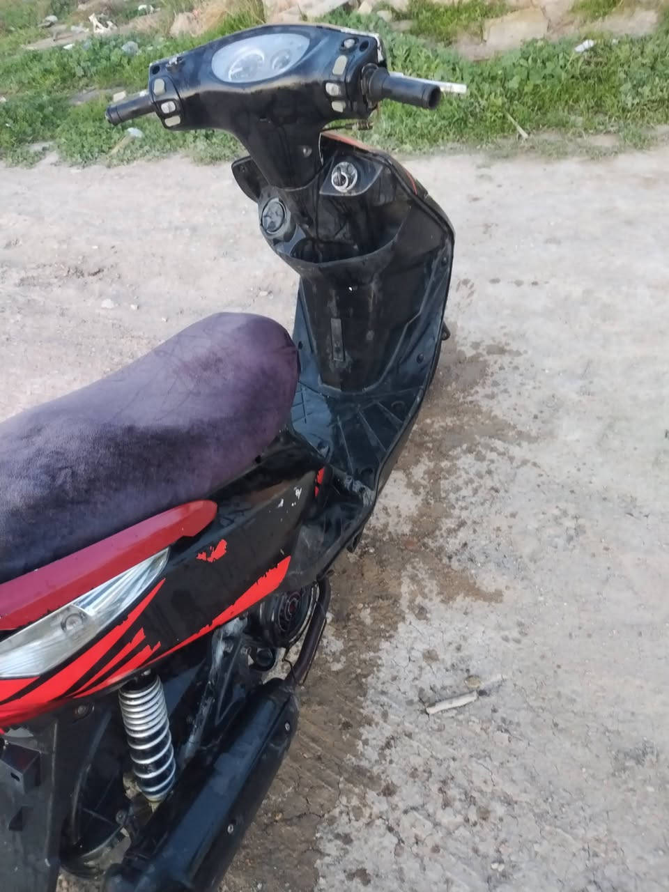 السلام عليكم ثعلب للبيع دراجة نضيفة شغالة سلف وهندر ومكينة ناعمة لا نضوح ولا تبخير كهربائيات كلها شغالة لايت عالي ناصي ابيض واصفر وسكنات خضر واشاير هورن كله شغال بيها بس الكابريتر تجاري بس شغال ونوعية زينة ب ٣٠ جبته ونقص قمجي مال بريك الباقي كاملة مكاني بغداد شعله تواصل خاص سعر ٣٧٥ وبيها مجال


**إذا كنت صاحب هذا الإعلان وتريد حذفه لأي سبب، رجاءا أرسل رسالة إلى الدعم الفني**