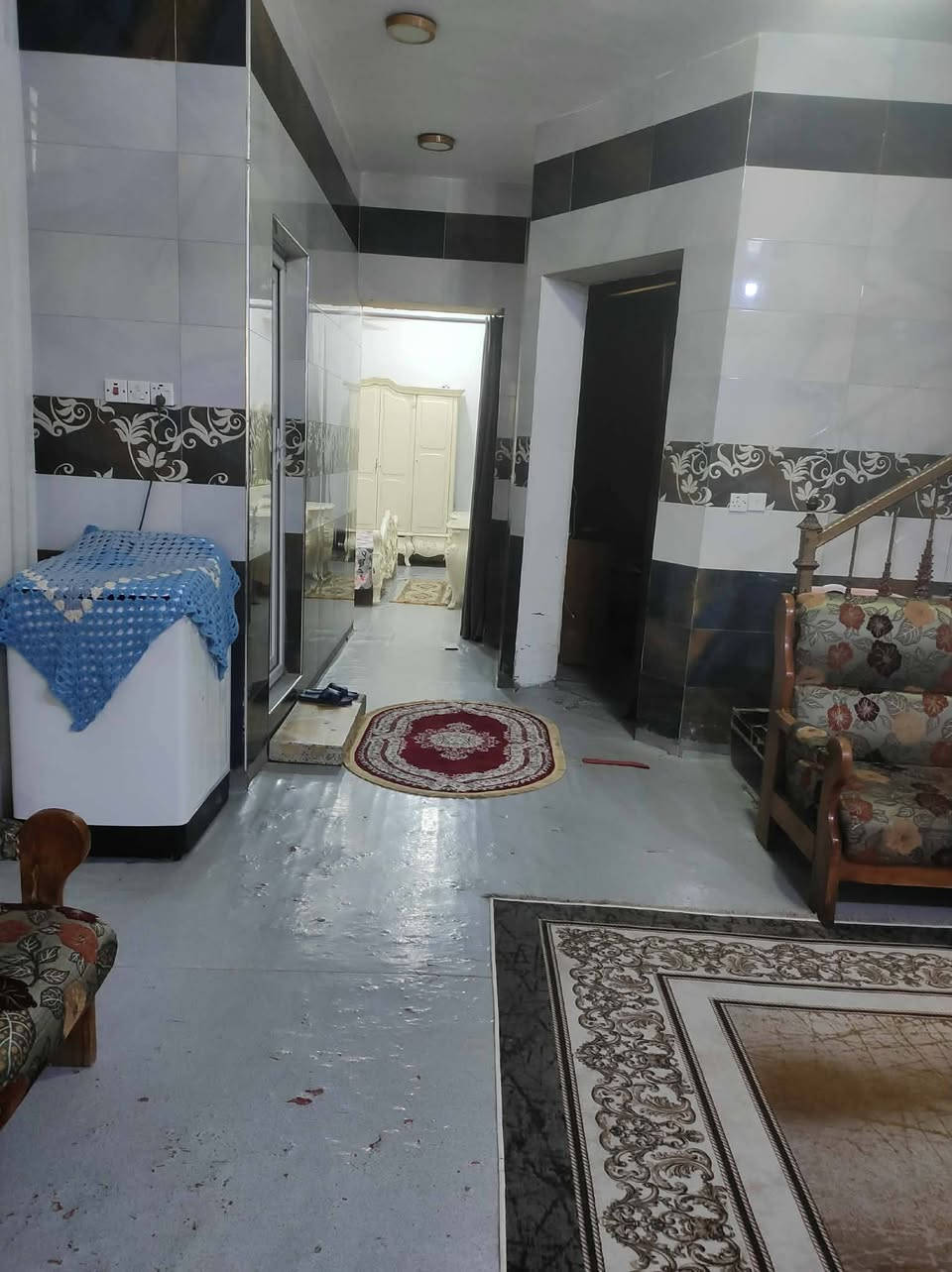 السلام عليكم دار للبيع في حي البكر قرب الكورنيش
الدار طابو طرف
مساحة الدار 188
يتكون من غرفتين نوم ومطبخ وصاله واستقبال وصحيات داخليه وخارجيه
السعر 160 قابل للتفاوض
للاستفسار ***********
