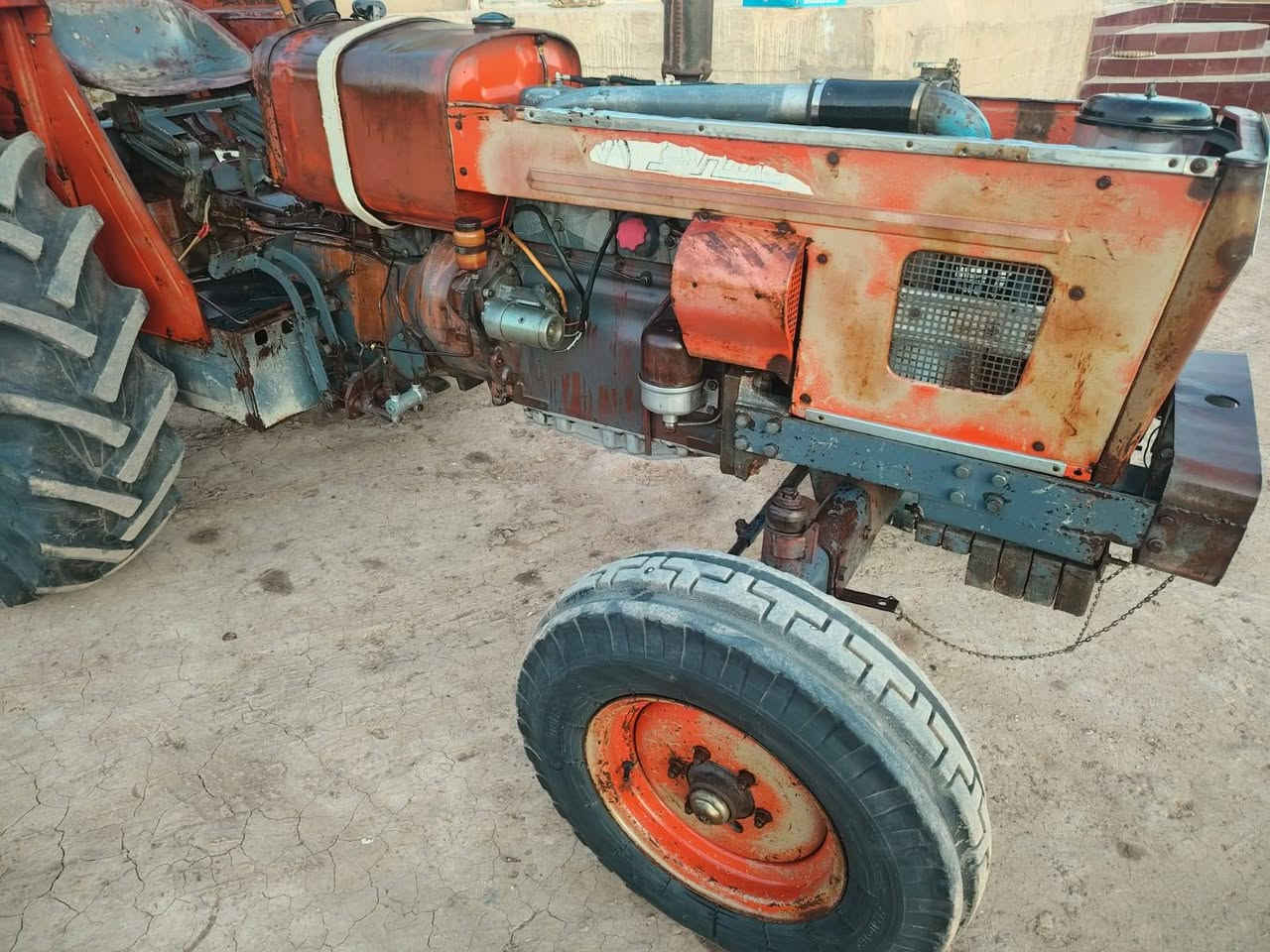 السلام عليكم عنتر للبيع موديل 90 فووول جاهز مجهز طخم تاير رقم مسطره لاستفسار الاتصال ***********
