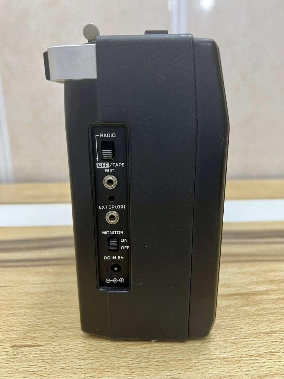 بعد اذن الآدمن
مسجل راديو ناشيونال باناسونيك ياباني الصنع ١٩٨٠
يعمل على الكهرباء المباشر او محولة خارجية ٦ فولت غير مرفقة معه او بطاريات كبيرة عدد ٤
ثلاث موجات راديو Fm-Lw-Sw
نسبة نظافة الجهاز ٨٥ ٪؜
للحجز مراسلة الصفحة او مراسلة واتساب على الرقم ***********
#الجميع
