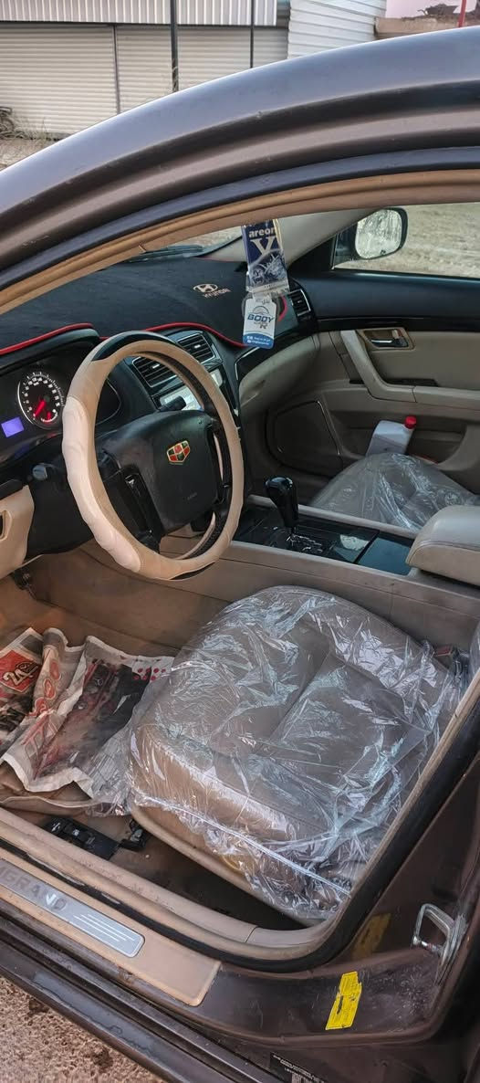 السلام عليكم للبيع
سيارة امكراند 
 c8الحجم الكبير 
محرك متسيوبيشي 
بلادي2500 
لا تبخير ولا تنقيص 
كير مكفول 
السيارة بيها بارد مكانين 
وصبغ 3قطع اثر جراد بس
سلايت جام طكتين 
اربع جامات اوتو
مقاعد جلد 
بردة خلفية بلادية
تحكم بلمري
كامرة خلفية 
شاشه حساس خلفي
تبريد ثلج قطعتين 
كير ومحرك وين ماتريد تراي روح 
تبريد شغال تدفئه شغاله
تايرات جديدة 
رقم انكليزي جديد 
سنوية لحد 2028
السياره شرط تحويل 
المكان بغداد التاجي 
السعر 69 وبيها مجال
الهاتف ***********
