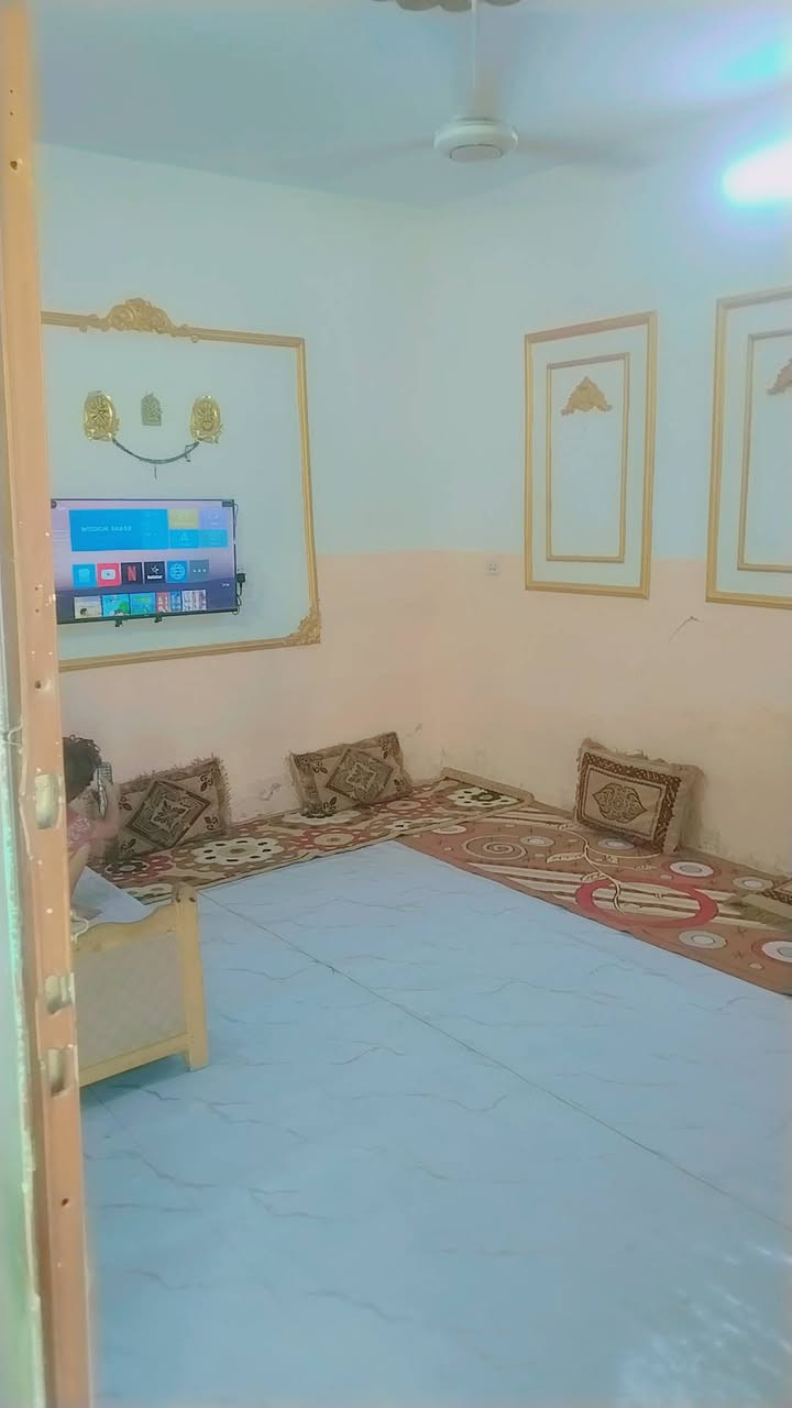 من رخصت مديره لكروب يرحمه لوالديك وافق للبيع بيت مساحه ٢٠٠ متر بناه بلوك صكف صب مسلح لرضيه صب بي غرفتين نوم واستقبال ومطبخ وصحياد داخليه وصحيات خارجيه وطرمه كبيره وحديقه كبيره عنواني بغداد شارع الجزيره منطقت الصلاح مقابيل مولد كاظم نوع العقار طابو زراعي ١١٧ (***********) (***********)لاسيه بي واتساب فقط ولثير تصال لرضيه جايبله مرمر عوزه بس سمنت ورمل لسعر ٤٥ وبي مجال لشراي
