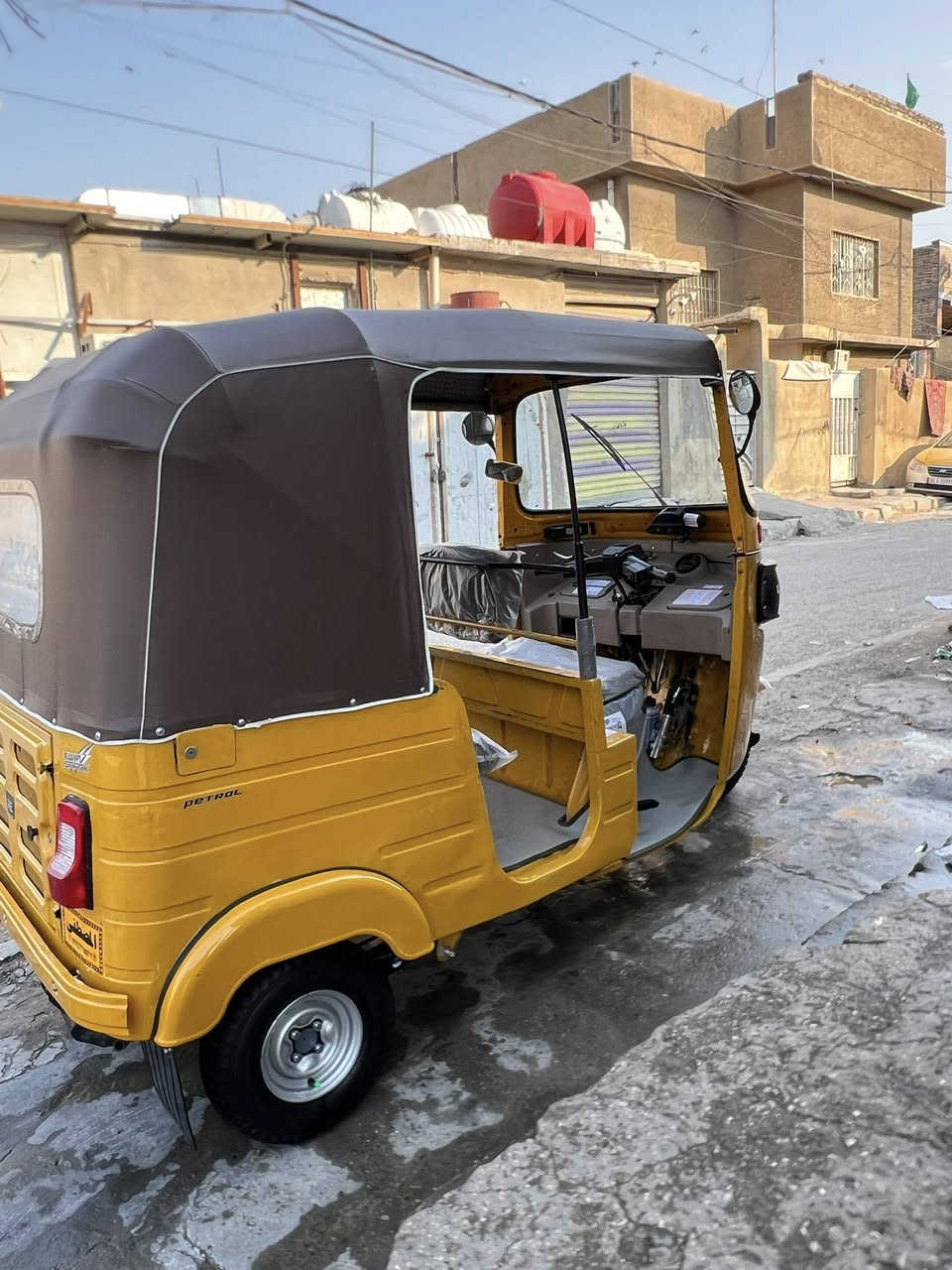 السلام عليكم تكتك موديل 2019شهر 12مكينته خير من الله لا تنقيص ولا تبخير معمره دوس والغد شوي بيه صبغ العنوان بغداد الكماليه شارع الأصفر للاستفسار تصل (***********)
