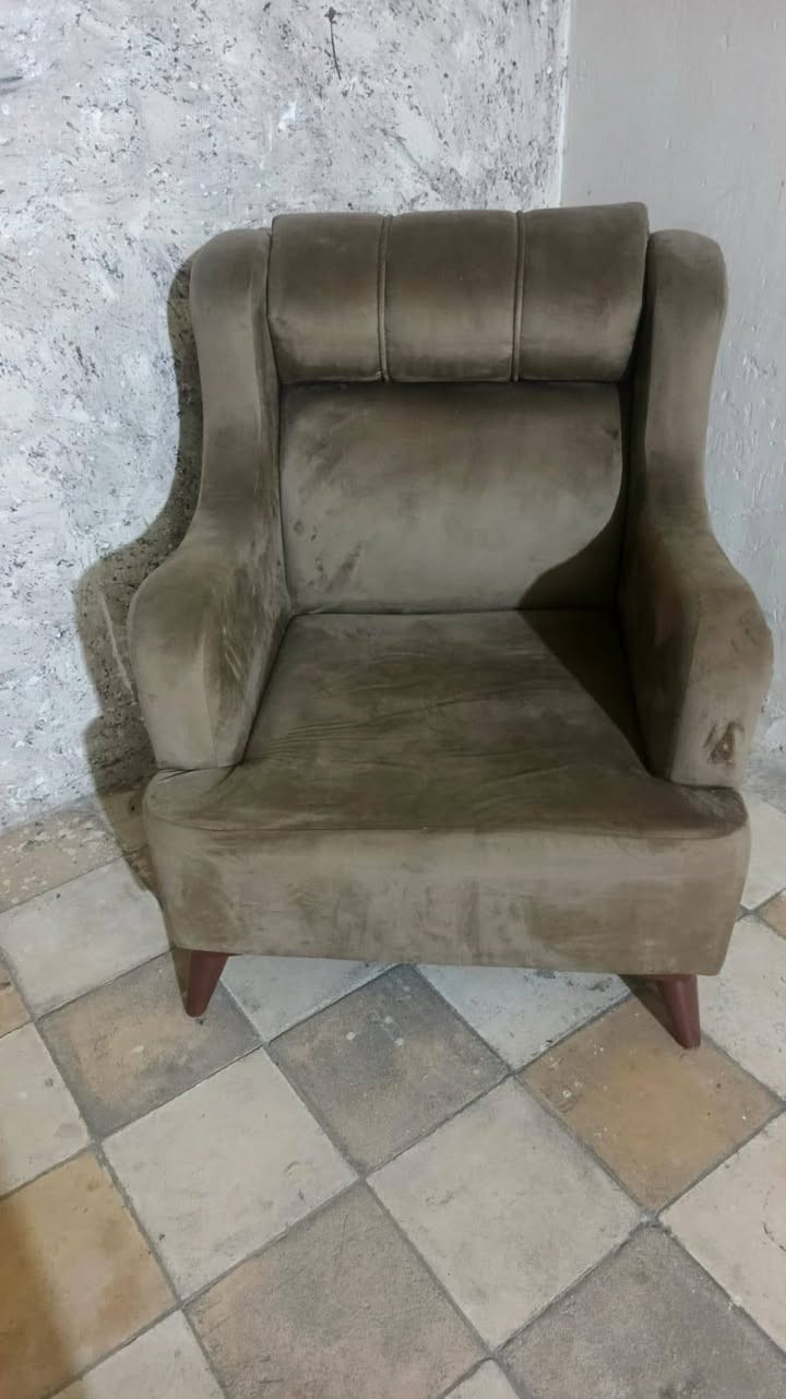 للبيع جديد جدا فقط مسح لان متروك واني ماعندي احد بالبيت مكان البياع سعره ٢٠٠ الف سفنج وقماش درجه اولى الخاص مفتوح


**إذا كنت صاحب هذا الإعلان وتريد حذفه لأي سبب، رجاءا أرسل رسالة إلى الدعم الفني**