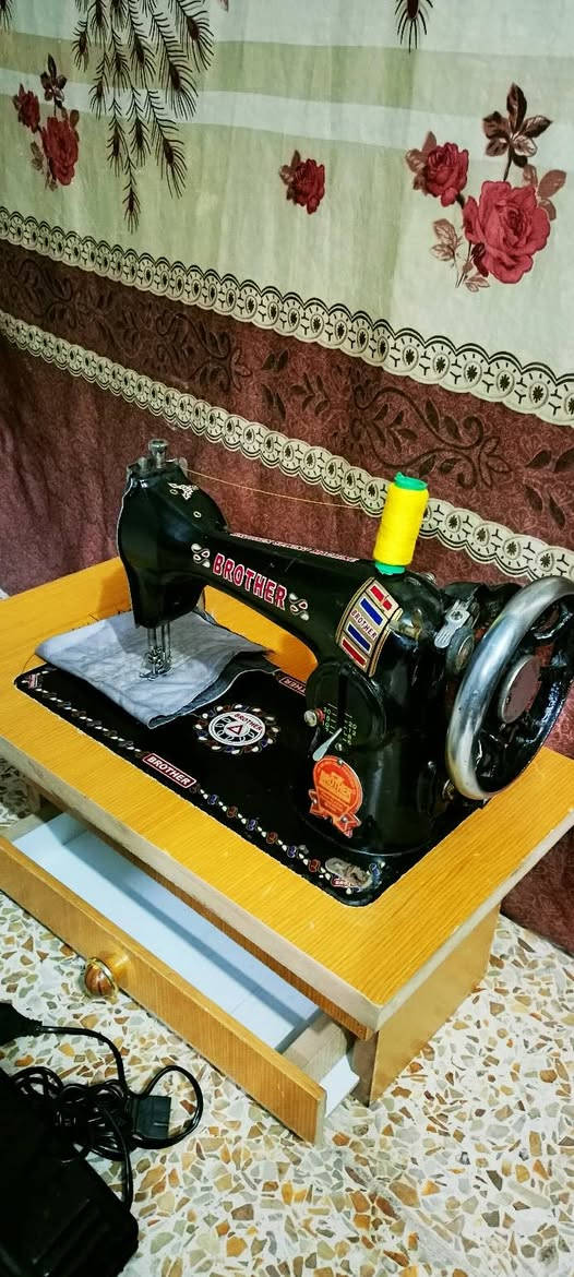 للبيع مكينه خياطه شغاله نضيفه حيل
***********)
***********
