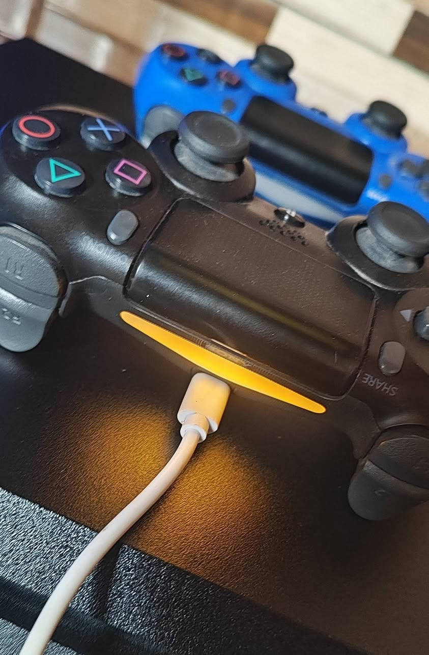 بلي 4 برو 1T تيرا اونلاين 
نضافه فوول مامفتوح شرط 
ويا قرص gta ويدات 2 نضيفات شحنهن يخبل 
السعر 270 وبي مجال قليل بيع مستعجل 👋
توصيل عندي محافضات 🚕


**إذا كنت صاحب هذا الإعلان وتريد حذفه لأي سبب، رجاءا أرسل رسالة إلى الدعم الفني**