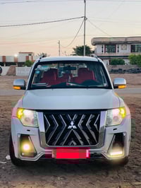 سياره باجيرو موديل 2008  محدثه 2020 الحادث الباب الخلفي اليم باب الصدر...