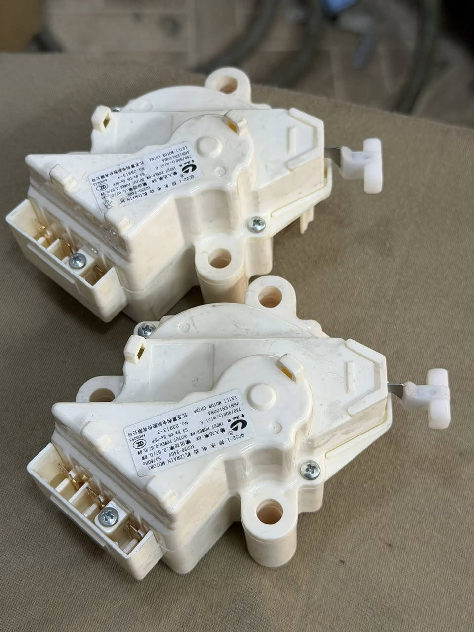 متوفر لدينا جميع مواد وقطع غيار الغسالات الأوتوماتيك والعادي 🔧🧺
✔️ بوردات (لوحات إلكترونية)
✔️ مضخات ماء
✔️ محركات
✔️ حساسات
✔️ تايمرات
✔️ رولمان بلي
✔️ جلد باب
✔️ سحب ومانعات تسريب
وغيرها الكثير…
عنوان/قضاء بلد /باب سور قرب حسينه زين العابدين
بيع جملة ومفرد وبأسعار مناسبة 💰
📍 خدمة صيانة منزلية متوفرة
📞 ***********
