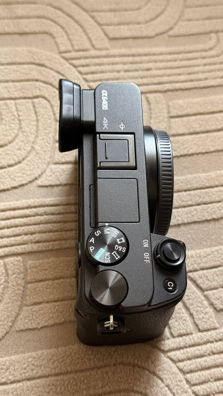 كامرا للبيع sony a6400
  50 f1.8 مع عدسة
نظافة الكامرا والعدسة 100% موجودة كامل ملحقاتها شاحنة و بطارية اصليات وكارتون
البصرة 📍
السعر 900
***********
