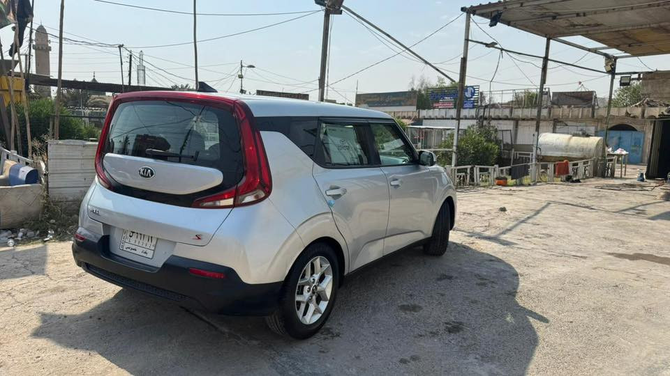 السلام عليكم
كيا صول 2020 للبيع
لون سلفر محرك 2000 دوش  رقم بغداد الماني 
سنوية ب اسمي 
مواصفاتها :
كاميرا
شاشة
رادار امامي
رادار خلفي
رادار جانبي
توقف ذاتي  امامي خلفي
مثبت سرعة
تحكمات ستيرن جهتين
ابل كار بلاي 
منافذ USB
وضعية قيادة عادي+سبورت
وباقي المواصفات المعروفة عدا الفتحة والبصمة
گير ومكينة خير من الله مكفولة
تبريد ثلج

مكاني بغداد العبيدي
السعر 130$  وبيها مجال بسيط

***********
