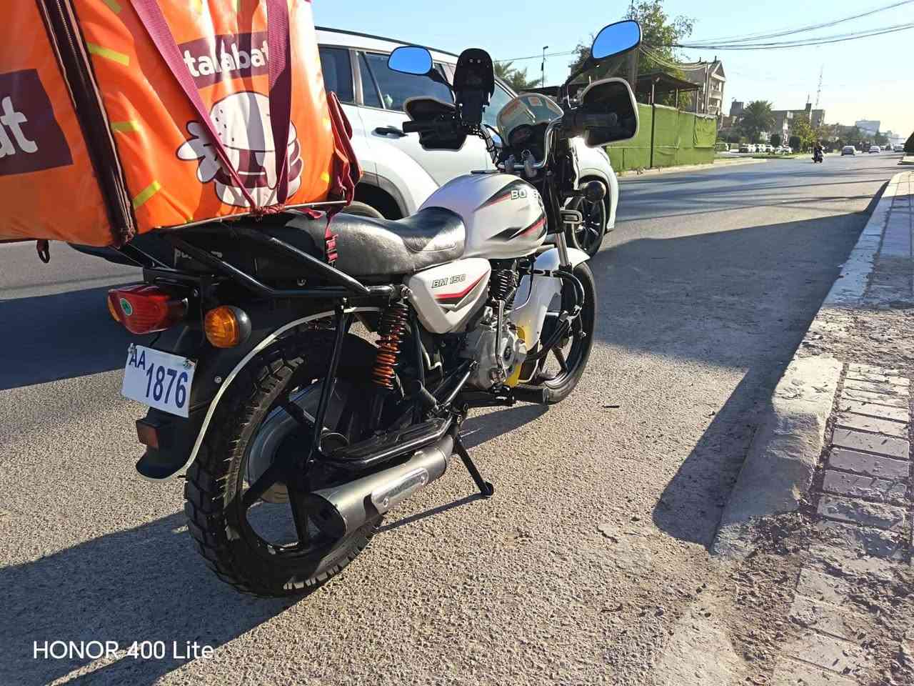 السلام عليكم دراجه بوكسر 2023 طالعه ب2025 دراجه مكفوله من مكينه وكلشي ماشيه 18 الف مرقم بغداد بسمي تحويل ثاني يوم مكاني بغداد مدينه الصدر  رقم *********** السعر 2450
