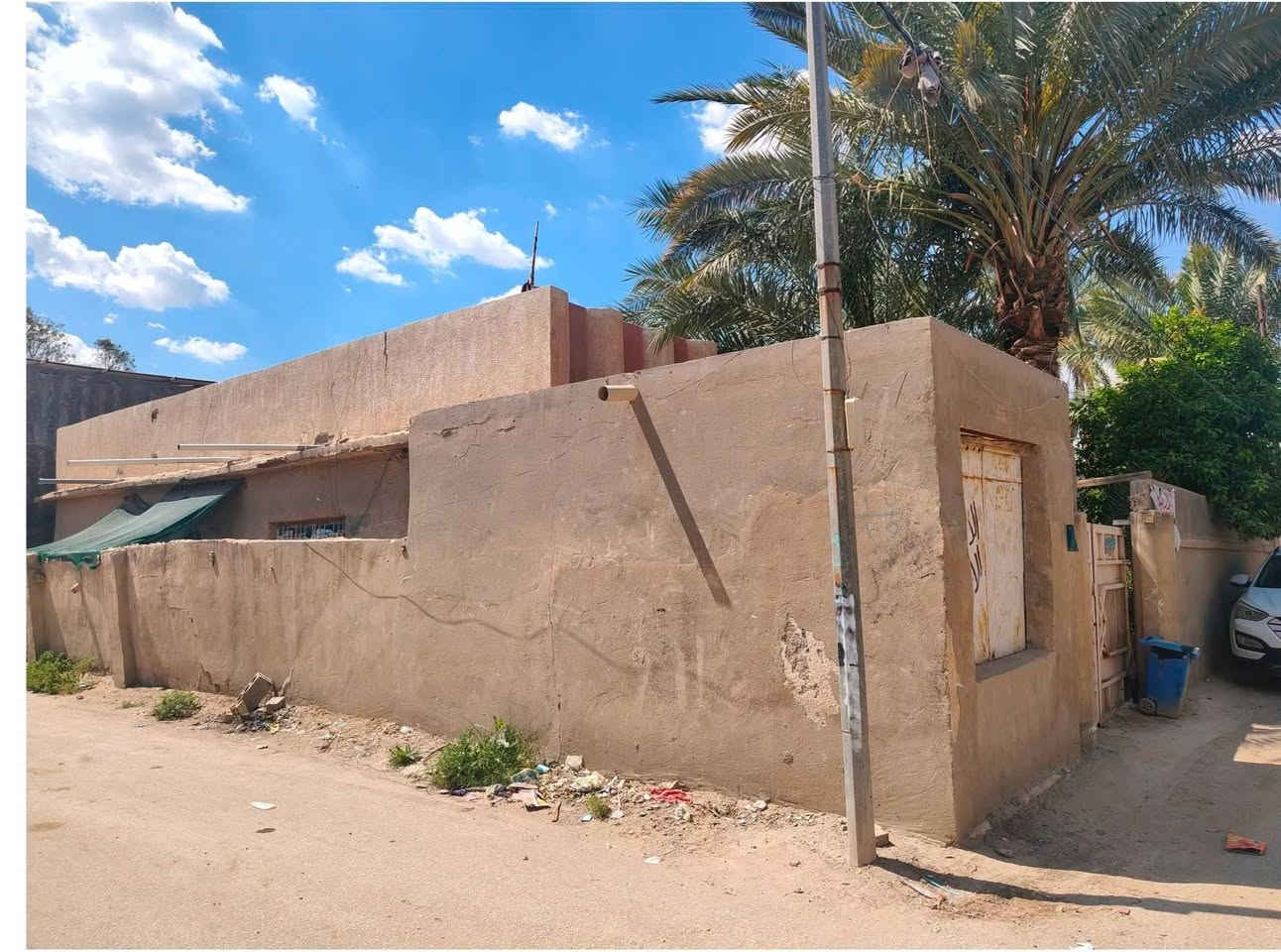السلام عليكم
دار للبيع  المساحة 300 متر ركن  طابو صرف حر غير مطلوب يحتوي على 3 غرف و هول و استقبال و مطبخ 3 مجمعات صحية  ومحل 

العنوان النيل - حي الكرامة( العسكري) 
السعر 115 وبيه مجال

للاستفسار اتصل على الرقم 

***********
