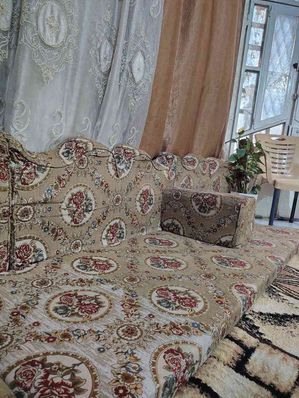 جلسه عربيه للبيع جديده استعمال 3 أشهر الي يريده بيه خير ويدلل ***********
