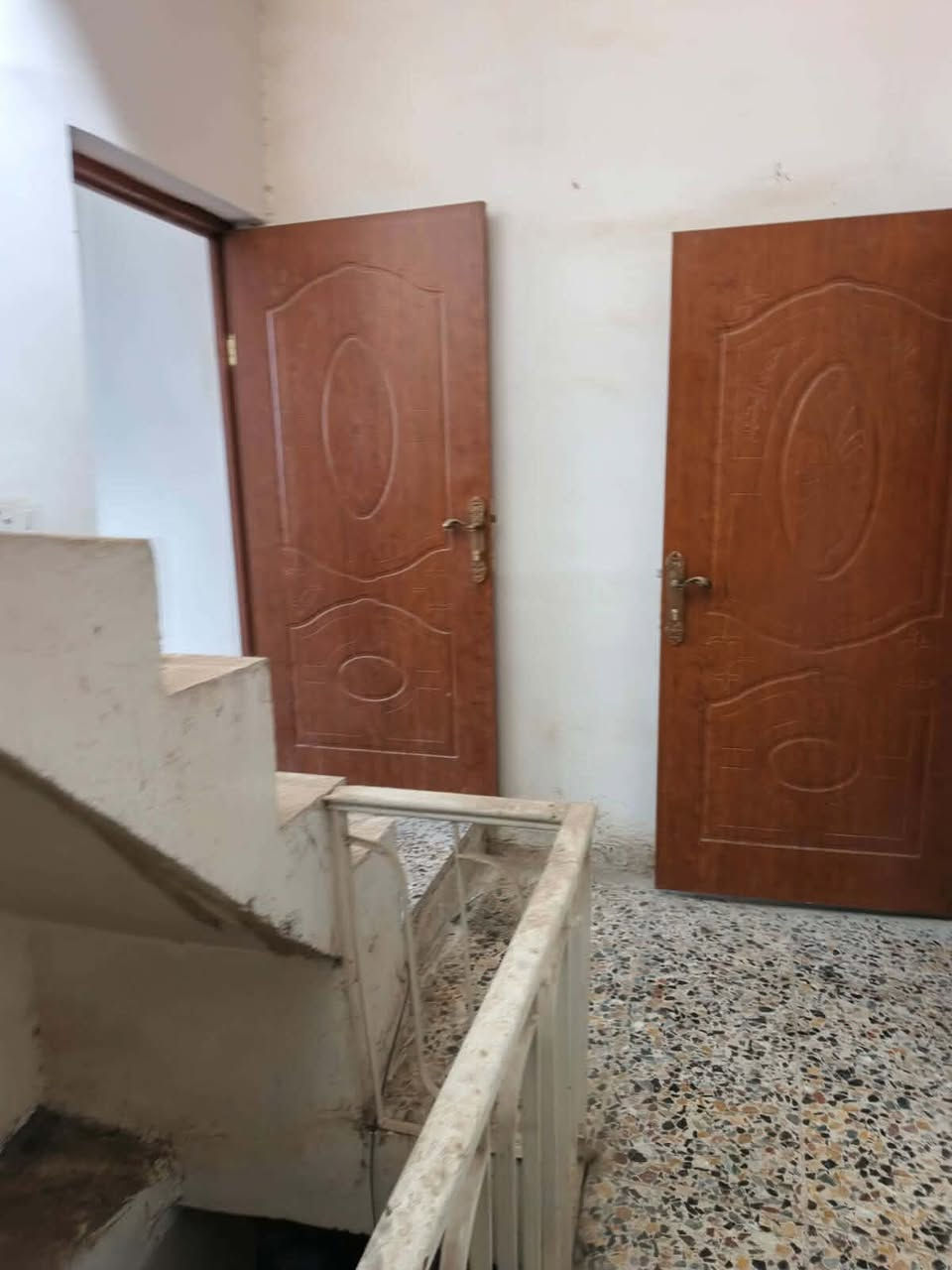 بيت مساحه 42شارع عدن متوسط صلاح دين مقابيل سوك الصبح
0772 739 5005
