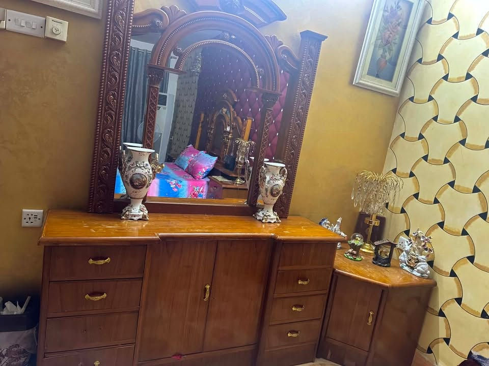 السلام عليكم عندي هاي الغرفة صاج الثكيل نظيفة 
بيها نقص الجامة الزاوية و صبغ فقط والغرفة متانه وثكيلة
رايدتها٧٥٠ وبيها مجال بسيط
***********

