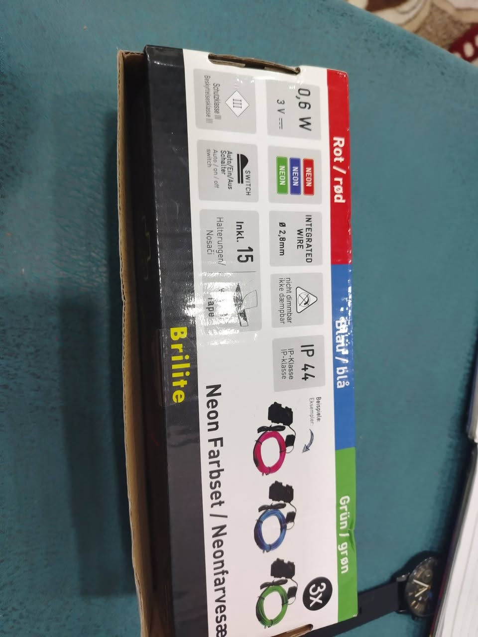 للبيع نشرة نيون 3 الوان كل لون طولة 3 مترات او اكثر وضد المي وعلى الباتريات ومواصفات 
خير من الله


**إذا كنت صاحب هذا الإعلان وتريد حذفه لأي سبب، رجاءا أرسل رسالة إلى الدعم الفني**