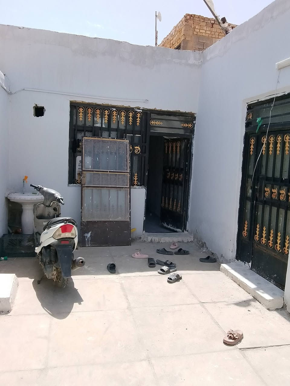 بيت 330م سند25 بي وصل تطويب
كهرباء ميزانية رسمية ماء مولدة غرفتين نوم 5في 4م صالة 10في 4م صافي استقبال 9في 4م صافي مطبخ 5في 4م صحيات حمام تواليت مغسلة صطح شتايكر عكادة بناء جديد صارلة 5سنوات البيت عالي عن الشارع ساحة خلفية 100م فارغة تصلح حديقة أو بناء مشتمل البيت ركن بصفة ساحة مبين بالصور ال حمد مقابل نزلة شيخ سامي الشارع بصف غسل السيارات مؤدي إلى البيت قريب نزلة السريع 80م عن نزلة السريع مسافة عن اليكرينات
*********** بي واتساب
