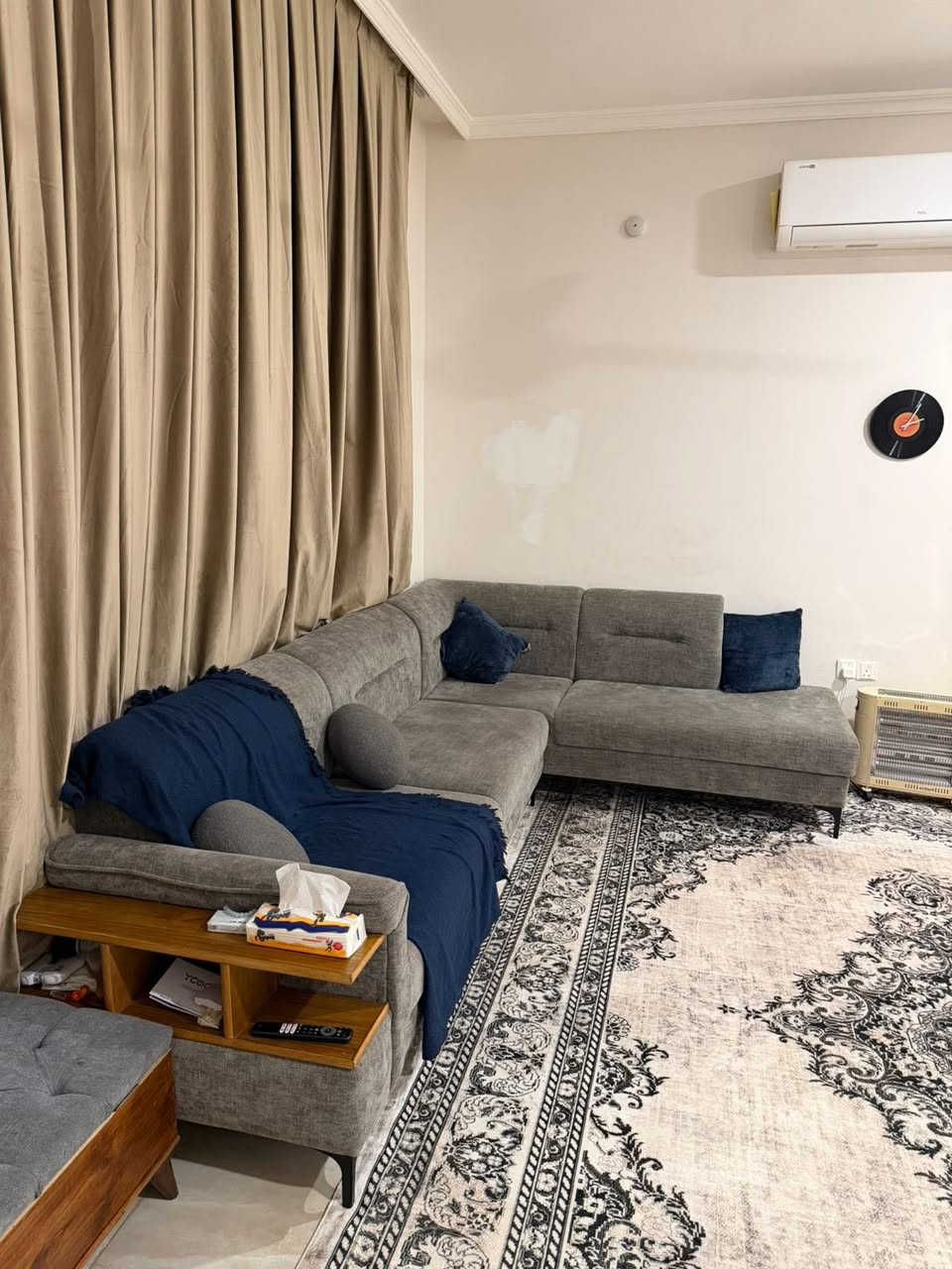 كورنر تركي جديد استعمال شهرين فقط سعر 600 الف وبي مجال للشراي للاستفسار *********** عنوان بغداد مجمع بوابة الكاظميه
وعندي بعد مكتبه ديكور وميز بلازما 
متوفر واتساب ورصيد فقط
مكلف بالنشر
