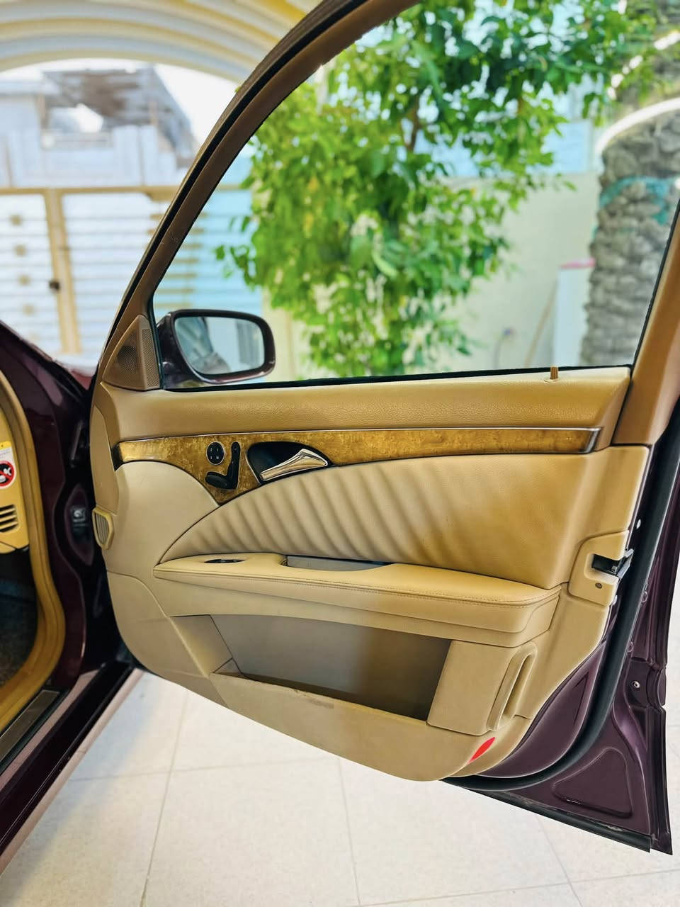 Mercedes-Benz E350 2007
-------------------------------------

#السعر : 129$ وبيه مجال بسيط

‏

#رقم الهاتف : ***********

#رقم السيارة : سليمانية 

#مكان السيارة : واسط/العزيزية 

-------------------------------------

سلام عليكم 

للبيع 

مرسيدس ام عيون W211 موديل 2007 E350 رقم سليمانية  وارد يابان مواصفات فول  افنكارد ماشية 152 الف لون مميز كرزي سيارة مصبوغة اثر جراد وصوره قبل صبغ موجودة 

تفاصيل السيارة 

1_ بصمة⁩

2_محرك  +كير  مكفولات ⁦⚔️⁩

3_تبريد 3 قطع خلفي منفصل  ❄️⁩

4_كروز سرعة🔒 

5_ كشنات جلد ⚔️⁩

6_مراية داخلية+جانبة عاكسة ⁦🔍

7_تحكم ستيرن ⁦⚔️⁩

8_ شاشة جبيرة  ⁦🖥️⁩

9_ تلفون 📞

10_تجاوي خلفية كهرباء ⁦⚔️⁩

11_حساسات امامية+خلفية ⁦⚔️⁩

12_ انارة ليلية داخلية⁦⚔️⁩

13 انارة ترحيب💡 خارجية  ⁦⚔️⁩

14_شاشة اعطال💬

15_كشنات كهرباء ذاكرة  ⁦⚔️⁩

16_لايت زنون بلادي 💡

17-بردة كهربائية 

18_ جام ازرق 

19_سستم صوت harmen kardon ⁦⚔️⁩ 

20_ويل 18 تو سايز 

21_هزة وفحص جدد           

22_صدر امامي خلفي جديد ⁦🛠️⁩

23_حساس مطر💦

24_سلايت 

25_سيدي جنجر 

 

-------------------------------------
