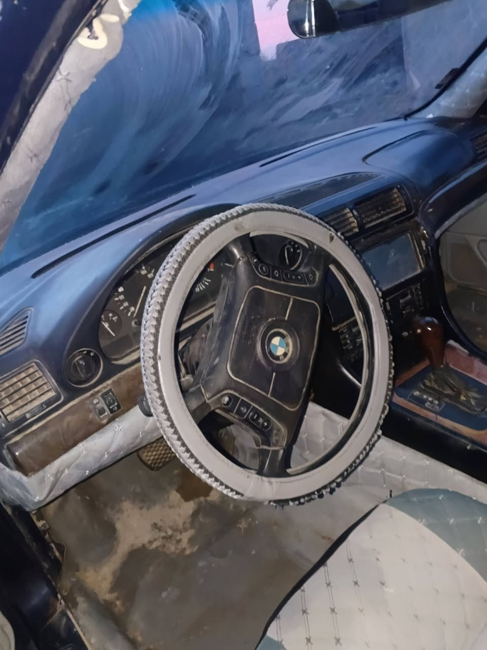 سلام عليكم سياره بي ام دبل يو خفاش موديل 96كير ومكينه فيفتي محوره 3000السعر خاص الرقم واتساب***********
