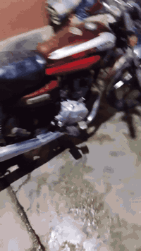 دراجه موديل 2022 خمسه كير سعر 350 وبيها مجال قليل 
***********
