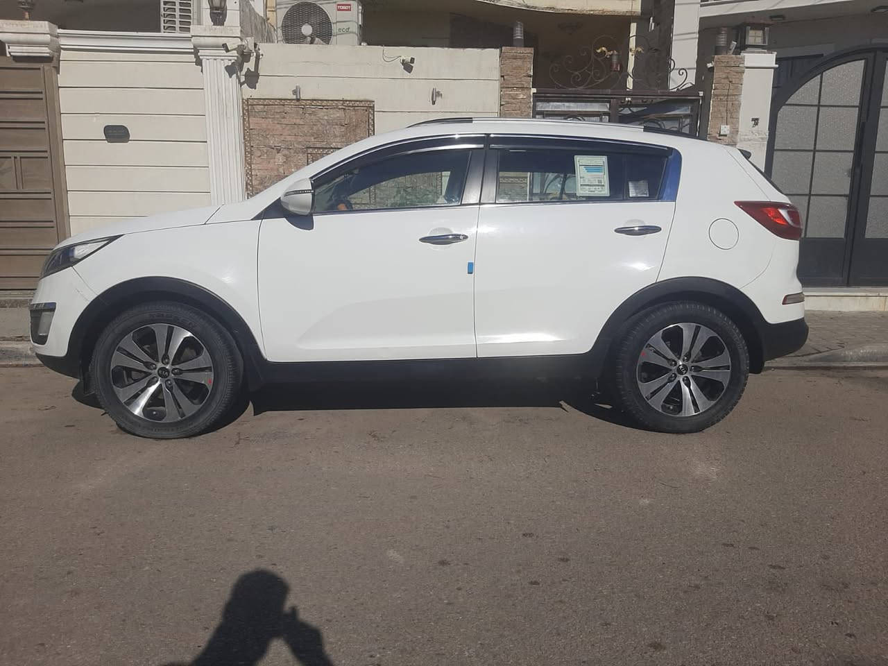 كيا سبورتج موديل 2013 وارد خليجي كفاله عامه من كلشي من داخل وخارج ومكينه وكسر السياره استخدام شخصي مال بيت 
المواصفات فول الفول فتحتين سقف (بنوراما)
تحكمات كامرات حساسات كلشي فول 
السياره رقم بصره ب اسمي سنويه جديده هزه جديده تحويل مباشر  مكانها كربلاء الي تعجبه وتخدمه اني بخدمته 
السعر 148 مجالها بسيط جداً 
السياره جديده بمعنى الكلمه 
والشراي والجناي يعرف المكفول ومال البيت شنو 
وبالعافيه عالياخذها
للاستفسار ***********
