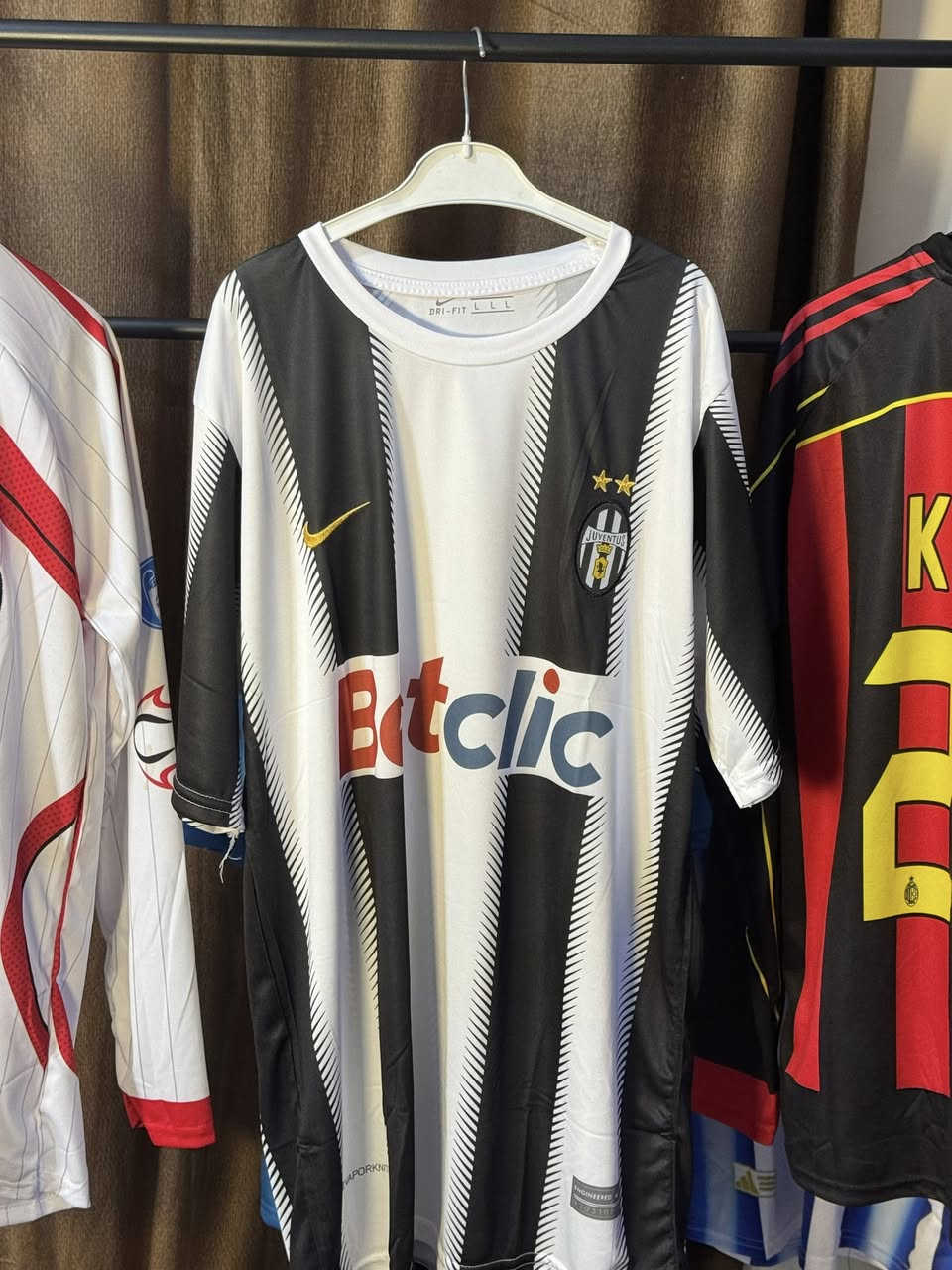 دريسات كلاسك قياسات من S لل XXL 
خامه تركي بارد ( مو تايلندي مو تايلندي) 
بدون شورت 
النص ردن سعر القطعه ب 9 آلاف 
و الردن كامل كامل سعر القطعه ب 11 الف 
توصيل كل محافظات العراق ب 3 الاف 
للحجز و الاستفسار التواصل مع الرقم *********** أو مراسله الصفحه
