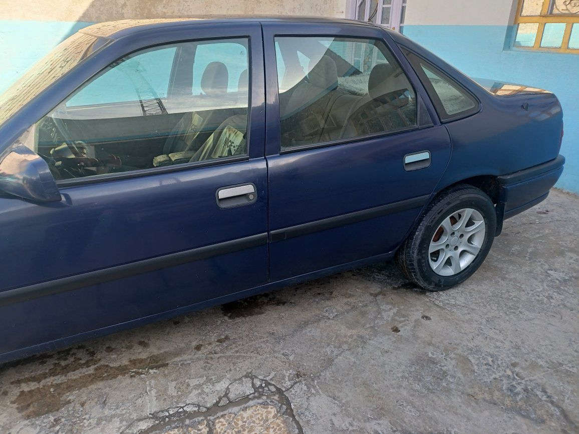 فكترا حجم 16 مديل 91 محدثه 93 
رقم الماني سنويه عضم ل 2027 كهربائيات كلها شغاله كير محرك شرط سيار نضيفه احلى من صوره سعر 43. رقم الهاتف ***********
