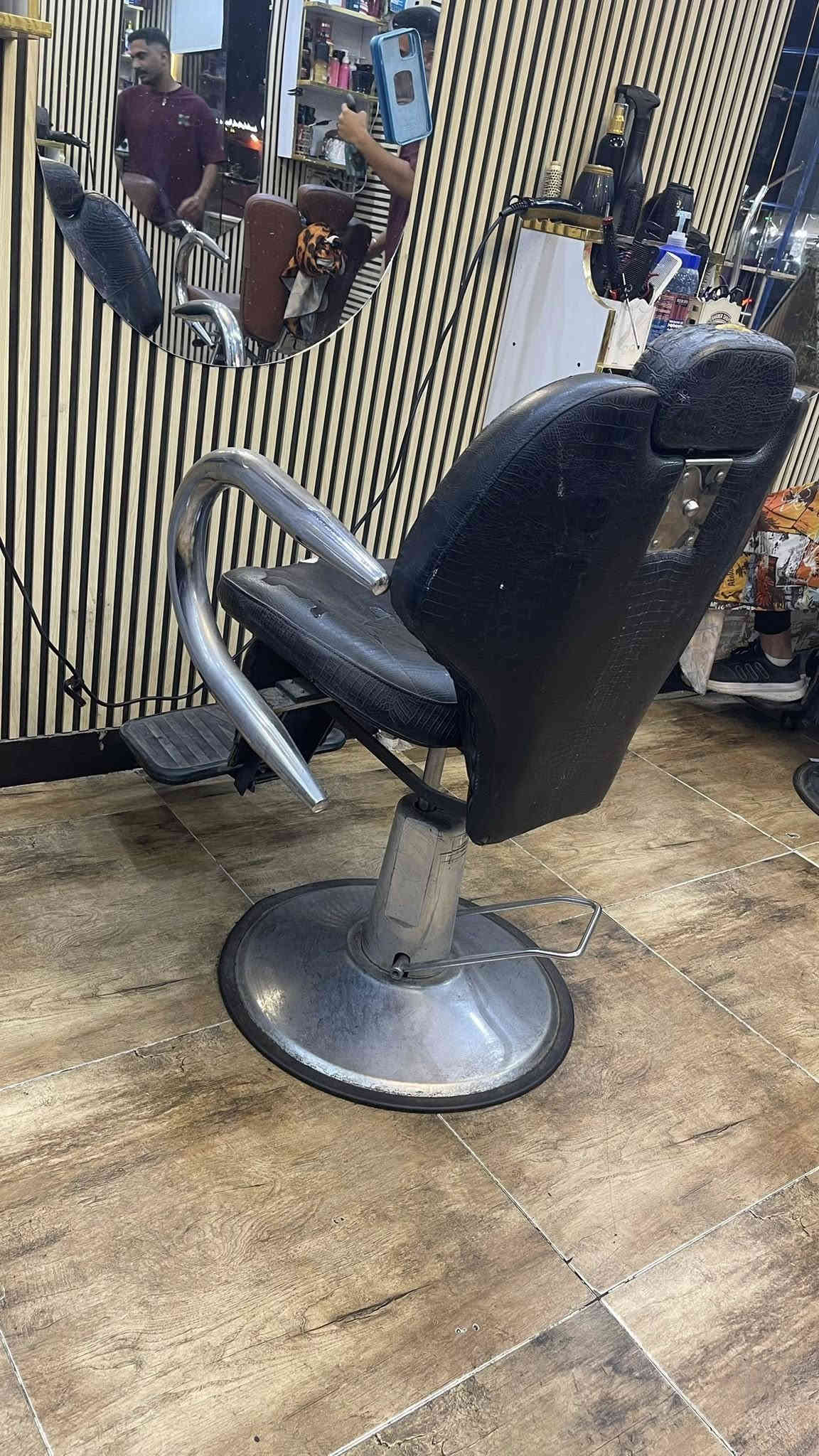 كراسي عدد ٤ للبيع بغدادالطوبجي
***********
