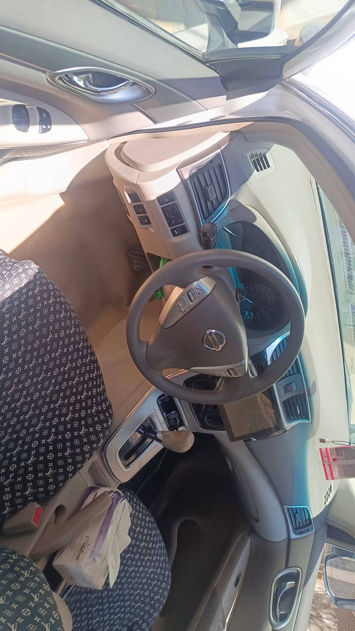 سيارة سنترة 2019 مكفولة مكينة 1800 كير مكفول تخم تاير تبريد صدر جديد امامي خلفي كامرة وشاشة شغالة كفالة من الصبغ ما عدا الدعامية   ***********
