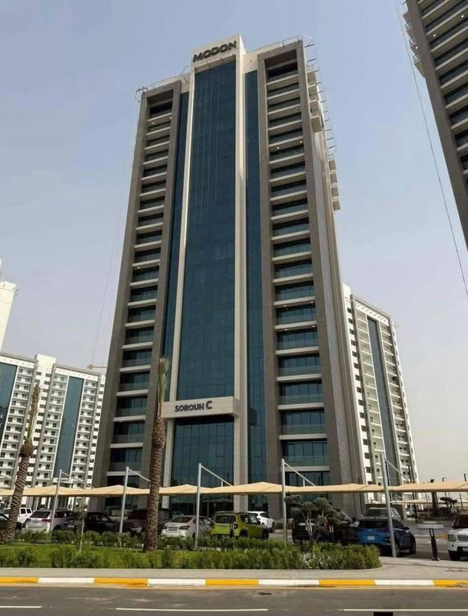 شقة للبيع في مجمع بروج السكني
المساحة 104 متر 
1 غرفة نوم وصالة ومطبخ وخدمات في أبراج لاكونا الطابق 8 المرحلة الخامسة تاريخ الاستلام 1/2027
السعر الكلي 234مليون دينار عراقي وهذا هو سعر الشركة بدون اي تحميل المبلغ المطلوب هو المبلغ الواصل فقط وهو 45 مليون دينار واجور التحويل العقد مناصفة 3‎%‎ على الطرفين علماً بأن قسط الشقة هو 15 مليون كل 6 اشهر لمدة 3 سنوات وبعدها تصبح الدفعات 9 مليون كل 6 اشهر لغاية 10 سنوات يعني تستلم الشقة وتسكن وانت موصل للشركة فقط 35‎%‎ وتستمر بالدفع بعد ذلك وانت ساكن بالشقة  والمجمع مشمول بالقروض ايضاً لمن يرغب بالحصول على قرض لإكمال الدفعات
 للاستعلام ***********
