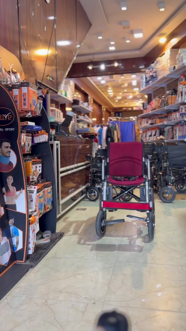 توصيل موصل فقط بسعر 600,000 /***********/***********

عربة معاقين 2026 احدث اصدار 

المواصفات 

دبل بطارية 

قابلة للطي مع وجود البطارية

نطام قفل الماطور 

العربة تعمل عادي وكهربائي

جوانب متحركه 

ارجل نظام كمبليون

مانع انقلاب 

مانع انحدار 

ناطقة

تحكم عن بعد
