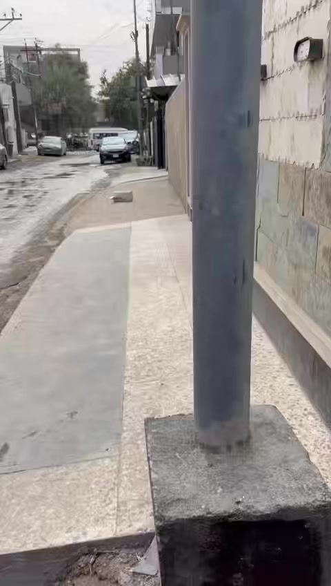 بيت يجار مساحه ١٠٠ متر طابقين يحتوي على غرفتين وصاله ومطبخ وخدمات بناء مرتب مكان الزهور سعر ٥٠٠ مجال بسيط *********** اتصال رقم المكتب
