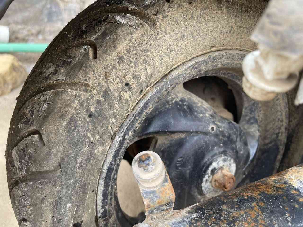 دراجه للبيع  سعر مناسب جداا متروكه محركها ما بي شي
حاليا ما تشتغل متروكه صار تلث اسنين تايراتها ما بيهن شي فقط نازلات 

العنوان ابو صخير سكن المطار 

***********
