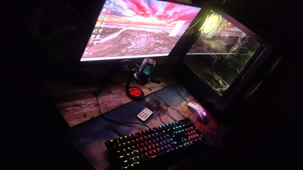 ​🛠️ مواصفات الكيس (PC Build):
المعالج: AMD Ryzen 5 5500

​كرت الشاشة: NVIDIA RTX 2060 12GB

​الرامات: 16GB (2x8GB)

​اللوحة الأم: B550

​مغذي الطاقة: Power Supply 600W

​🖥️ الشاشة:

​AOC Gaming (180Hz / Fast IPS / 0.5ms / sRGB 133%)

​⌨️🖱️ الملحقات:

​كيبورد ميكانيكي: Fantech (Red Switch)

​ماوس احترافي: Fantech

​💰 الأسعار والعروض:

​🟢 سعر الكيس لوحده: 790 ألف (قفل) 

​🟢 سعر الشاشة مع الكيس: 900 ألف 

​🟢 سعر الكيبورد منفصل: 25 ألف 

​🟢 سعر الماوس منفصل: 20 ألف 

​🎁 العرض الخاص: عند شراء الكيس مع الشاشة، تحصل على الكيبورد والماوس هدية مجانية!

​📞 لتواصل والاستفسار (واتساب أو اتصال):

***********
