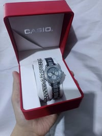 ساعة نسائية • مع العلبة • توصيل