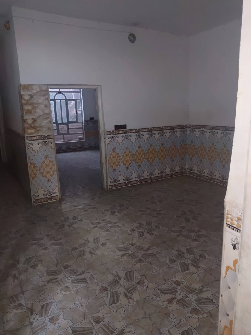 مشتمل للبيع طابو صرف بسمي المساحه ١٢٠متر ٢٠في٦طابق واحد غرفه نوم وحده صاله كلدور مطبخ صيحات داخليه و خارجيه العنوان شارع 80 حي العسكري وره مخبز مهند بساحه بظهر الحسينيه مسلم بن عقيل السعر ب١١٠مليون تسليم مباشر ***********
