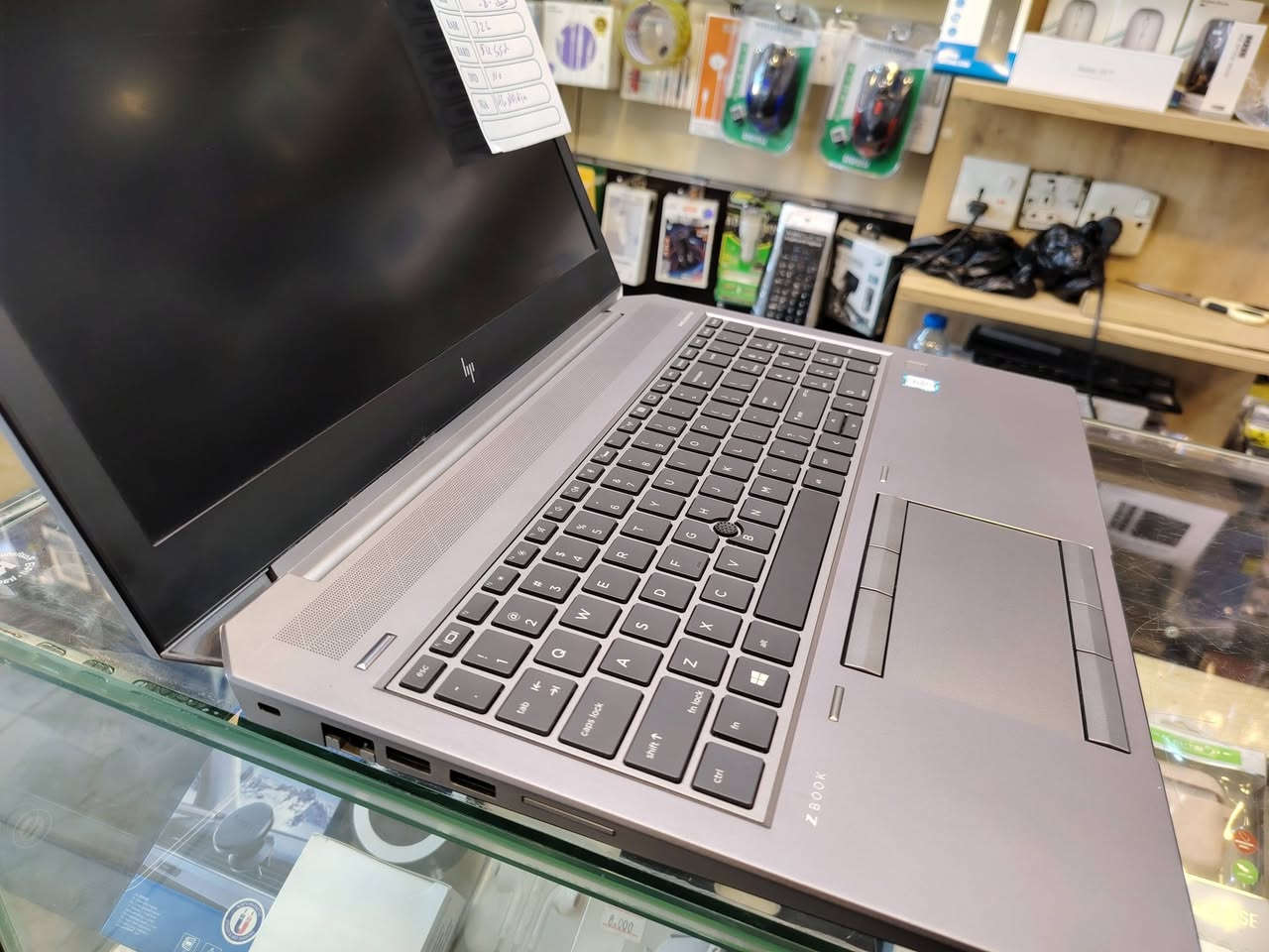 🔥 عرض قوي ومحدود لدى مكتب صدف 🔥
إذا تبحث عن لابتوب قوي للشغل الاحترافي، التصميم، البرمجة أو الألعاب … فهذا الخيار المناسب لك!
💻 HP ZBook 15 G5 – Workstation احترافي
جهاز معروف بقوته وتحمله للعمل الثقيل.
⚡ المواصفات:
معالج Core i7 الجيل الثامن (H)
ذاكرة 32GB RAM سرعة وأداء عالي
تخزين سريع 512GB SSD
شاشة 15.6 بوصة Full HD صورة واضحة
كرت شاشة NVIDIA P1000 سعة 4GB مناسب للتصميم والمونتاج
🎁 مع الملحقات:
✔ شاحن أصلي
✔ حقيبة لابتوب
✔ ماوس
💰 السعر المفاجأة: فقط 550,000 دينار عراقي
📍 العنوان: الموصل – المجموعة الثقافية، مجاور شركة طاقة
🚚 نوفر خدمة توصيل لجميع محافظات العراق
📞 للحجز والاستفسار:
***********
